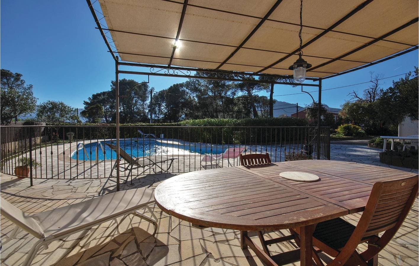 Foto 7 von 16: Poolside Pad: Parkplatz, TV, & Internet - Roquebrune 2.5km