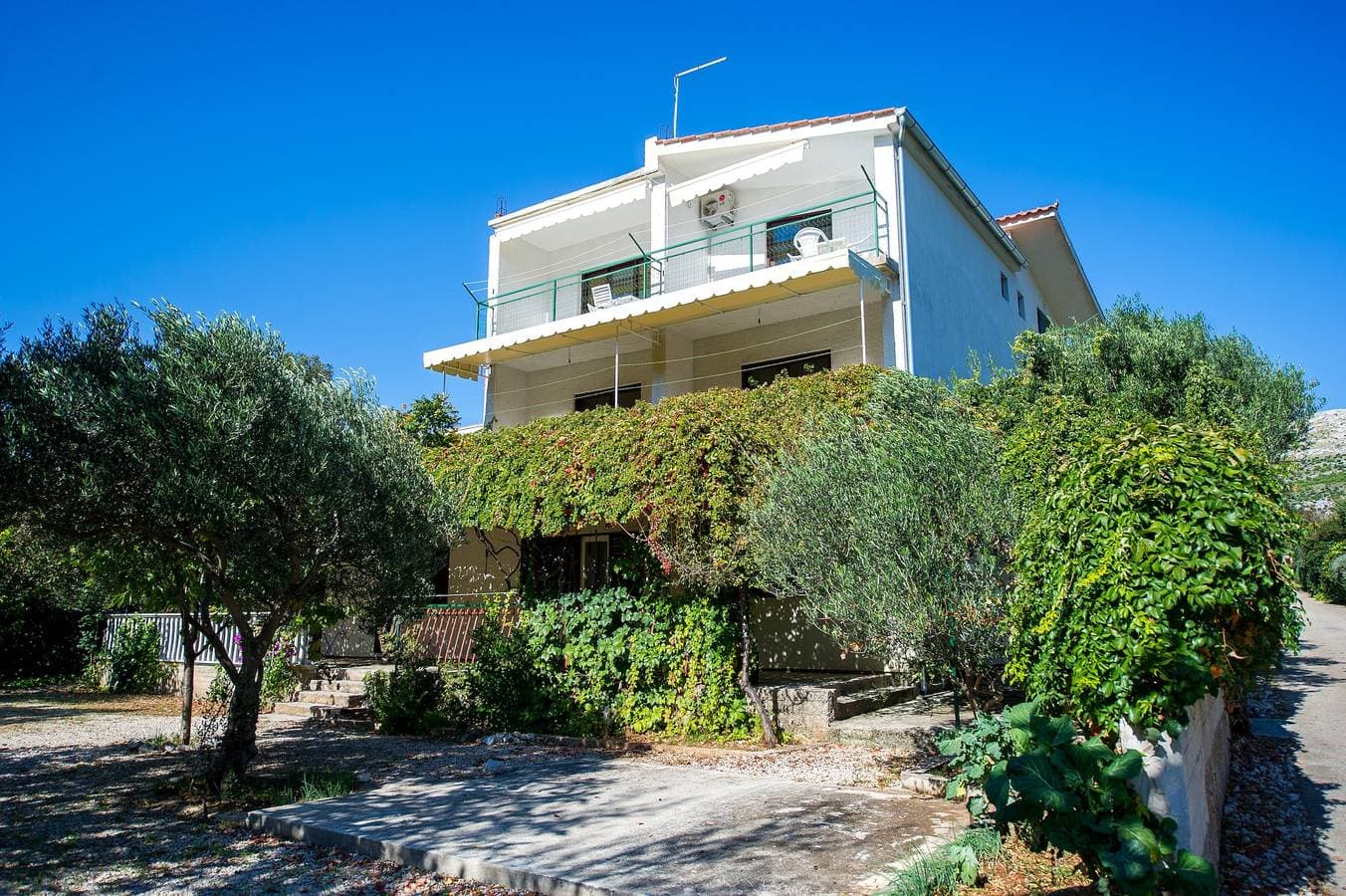 Foto 6 von 22: Studio Appartement mit Balkon und Meerblick Grebastica, Sibenik -a