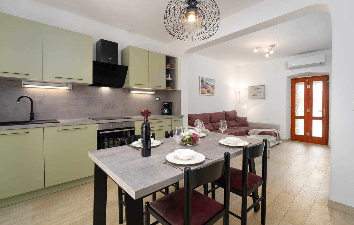 Foto 7 von 27: Modernes Apartment mit einem Schlafzimmer, Pool, Terrasse und WLAN in der Nähe von Labinci