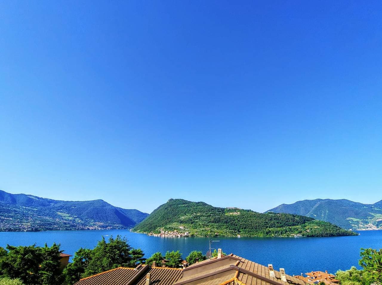 Foto 3 von 21: Ferienwohnung 'Miralago Marone' mit Seeblick, privatem Balkon und Wi-Fi
