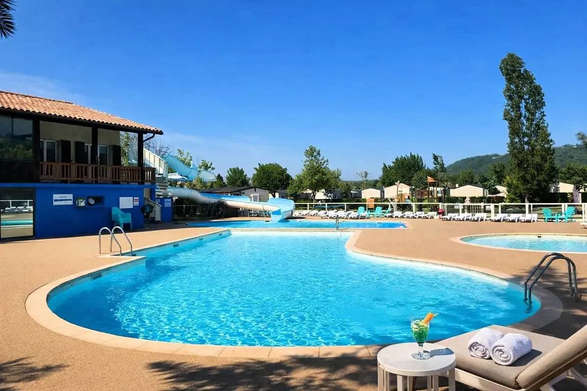 Camping Les Rives de Condrieu - Mobil-home 3 chambres 8 personnes 1