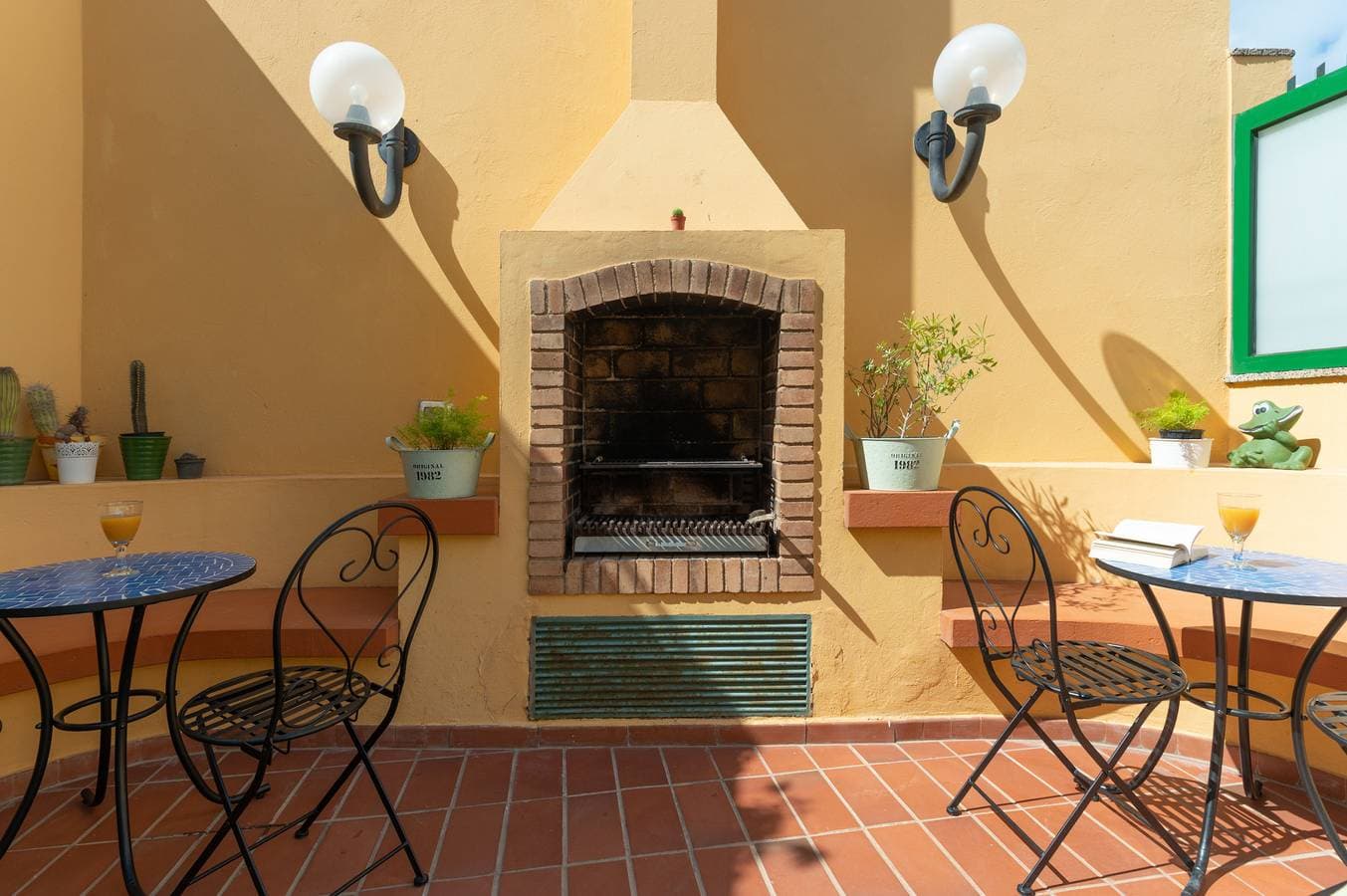 Foto 4 von 55: The Yellow House - Solarium - Climatized Pool