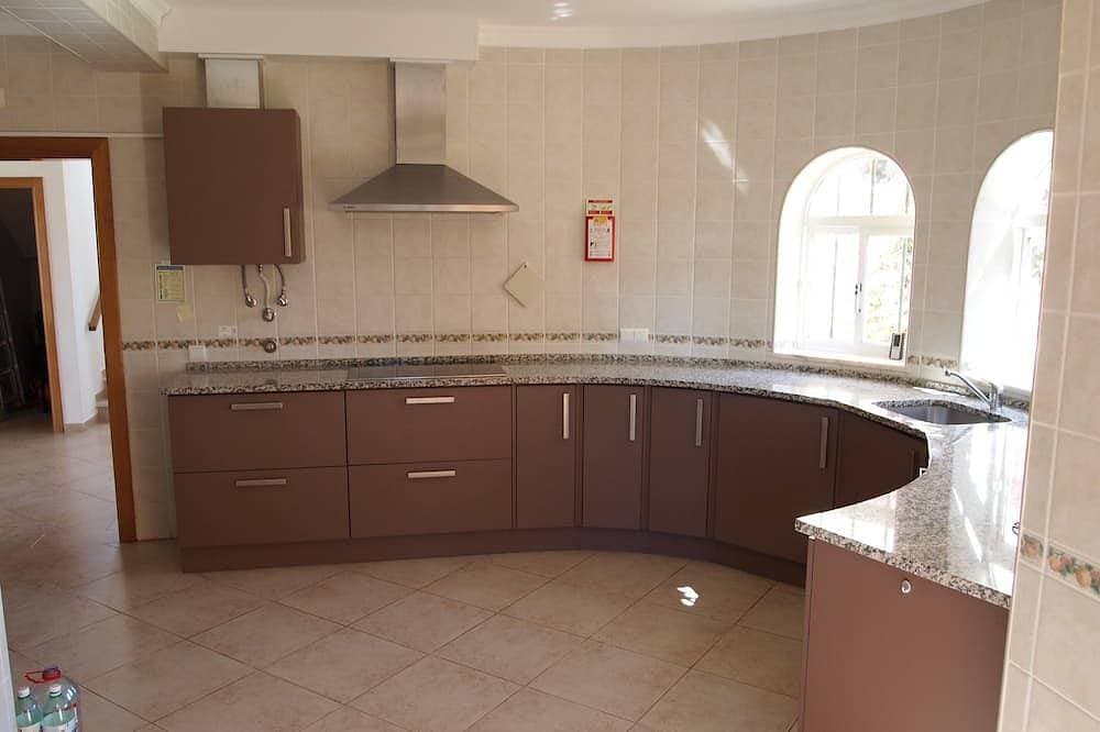 Foto 8 von 26: Luxusvilla mit 4 Schlafzimmern, Pool und Meerblick in der Nähe von Strand und Dorf