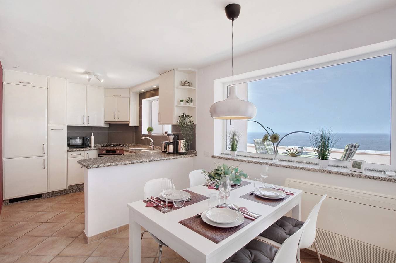 Foto 2 von 29: Ferienwohnung 'Apartment Seaside' mit Meerblick, WLAN und Klimaanlage