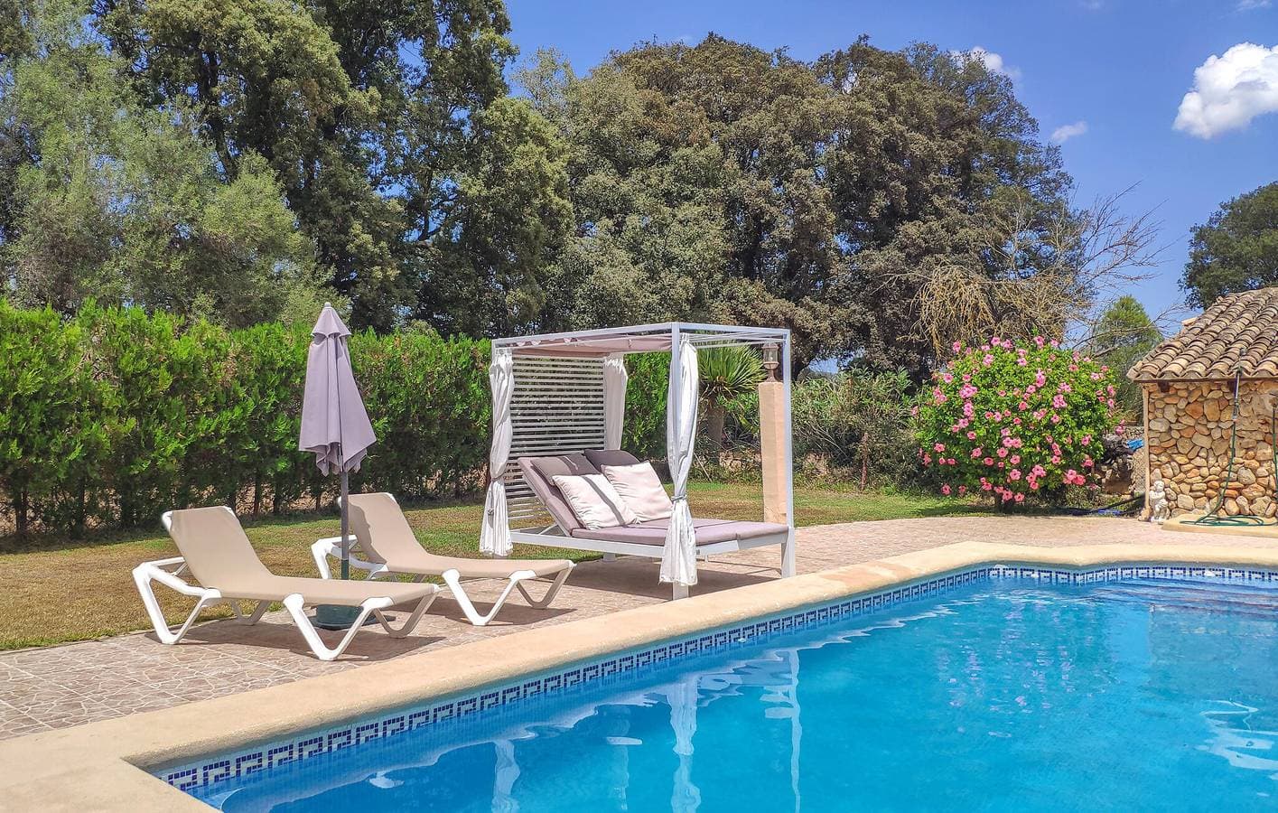 Foto 4 von 38: Búger Oase: Charmante Wohnung mit Pool und Terrasse