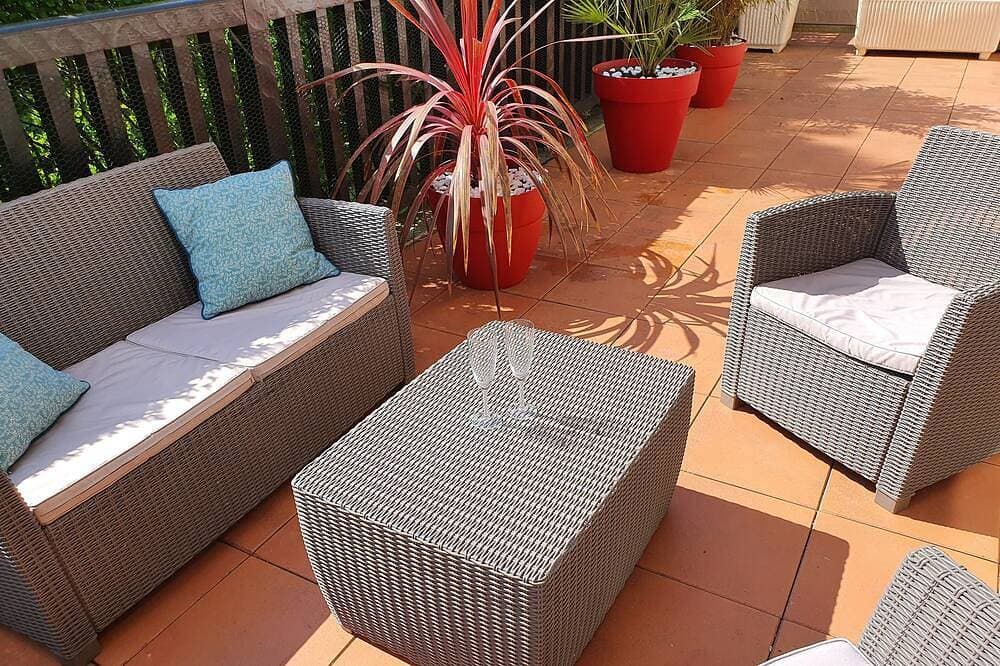 2-room luxury apartment with terrace near beach and town center 1