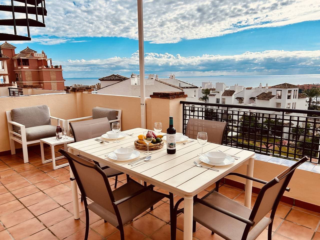 Foto 4 von 35: Duquesa Regent Penthouse 2435  Sea-view Duplex