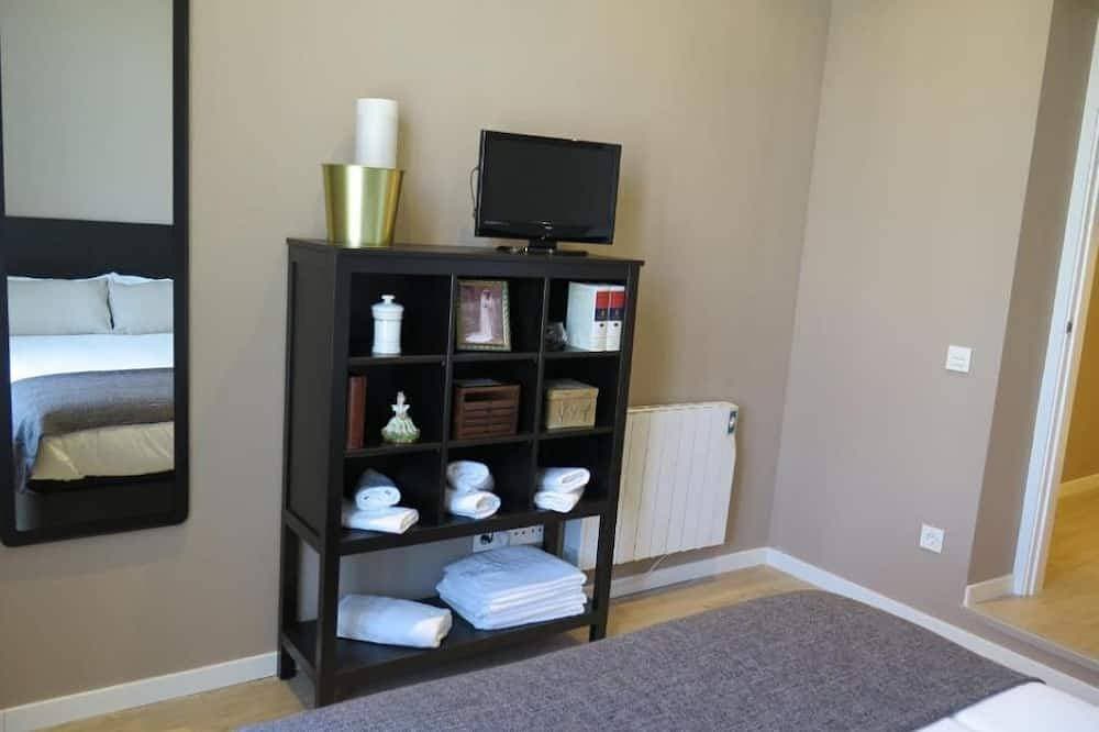 Spacious 4-bedroom condo in tranquil Alcalá de Henares -One-Bedroom Apartment 1