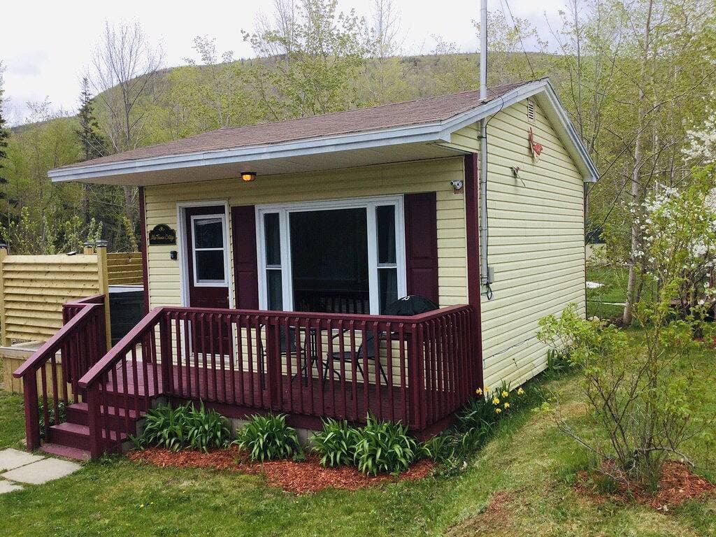 Foto 7 von 33: MacToimin Cottage Private Hot Tub Cabot Trail, Pleasant Bay,N.S.