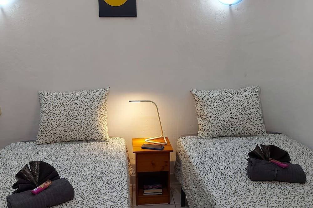 Foto 5 von 30: 2Br Bungalow with Sunny Private Terrace    Secure Bike/Board Storage