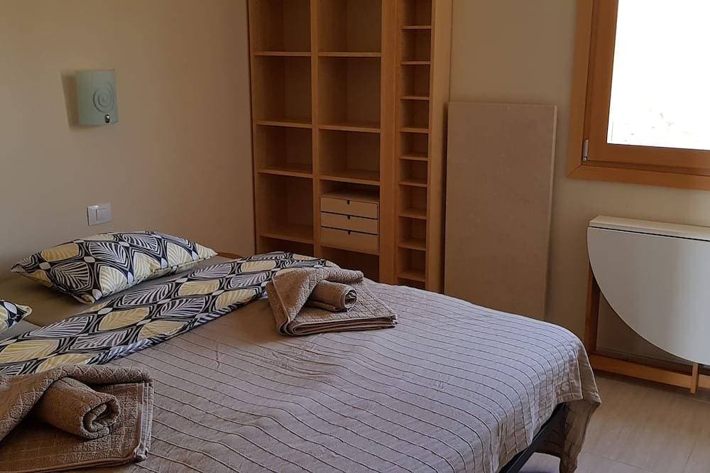 Foto 3 von 30: Schöne 2 Schlafzimmer + 2 Badezimmer Wohnung im Zentrum von Arona