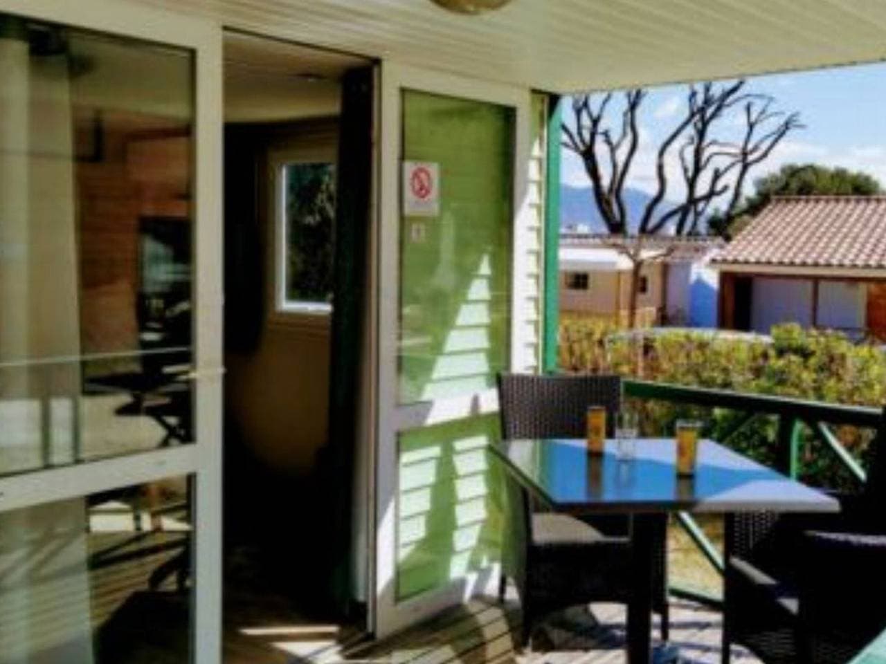 Gemütliches Mobilheim mit Terrasse für 2 in La Seyne-sur-Mer 1