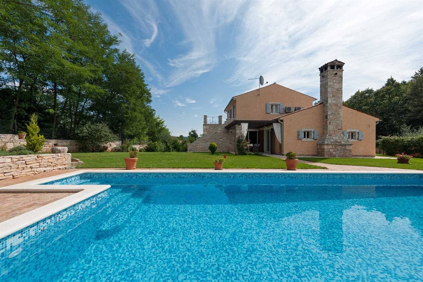 Foto 9 von 72: Ferienhaus Green Escape mit Pool