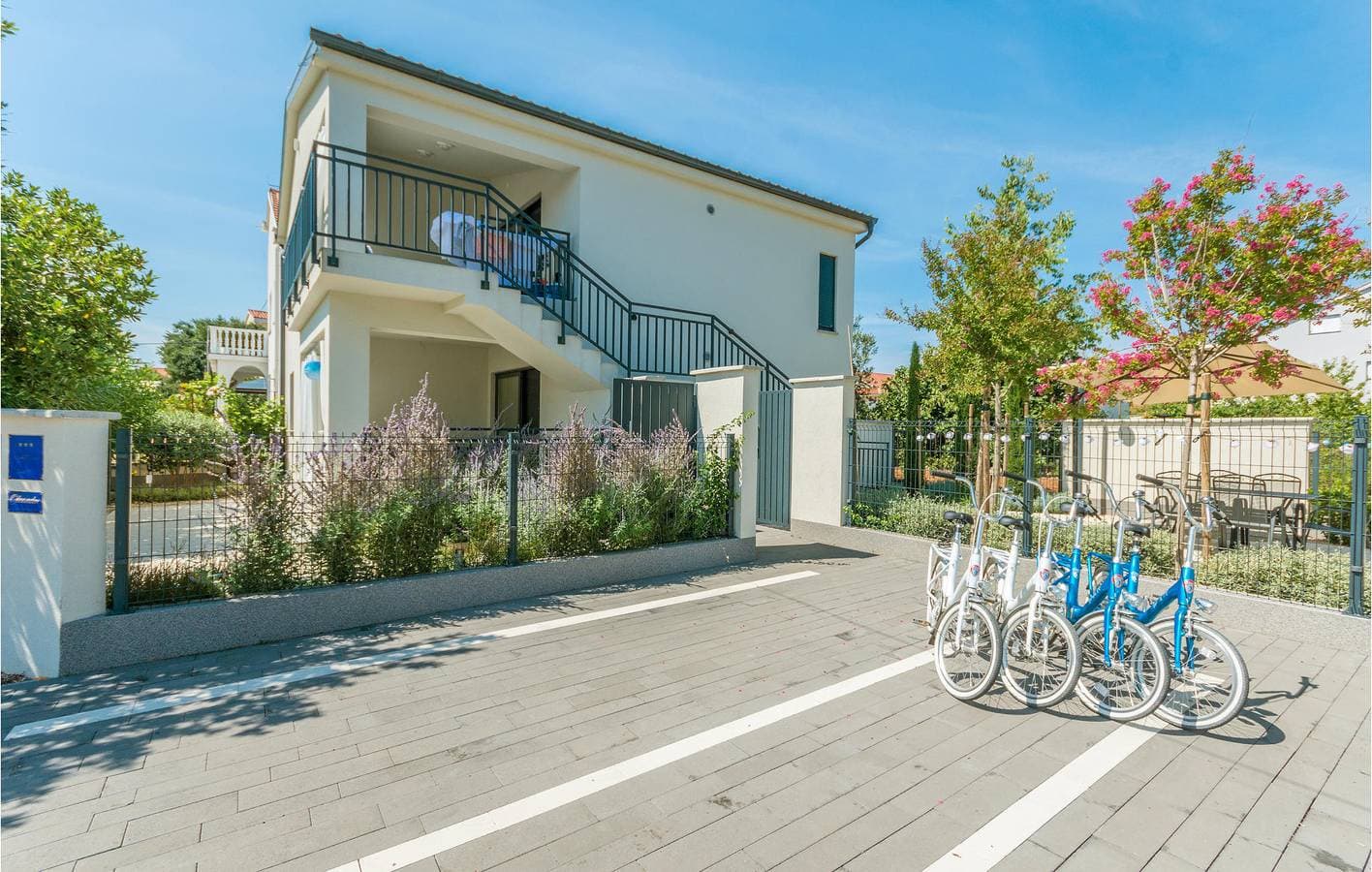 Gemütliche Ferienwohnung mit Terrasse, WLAN und 1 km Entfernung zum Strand Dječji Raj 1
