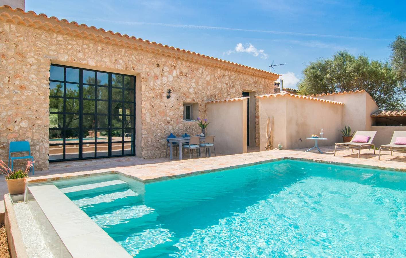 Foto 5 von 42: Jornets Terrassenrückzug mit Pool und Küche