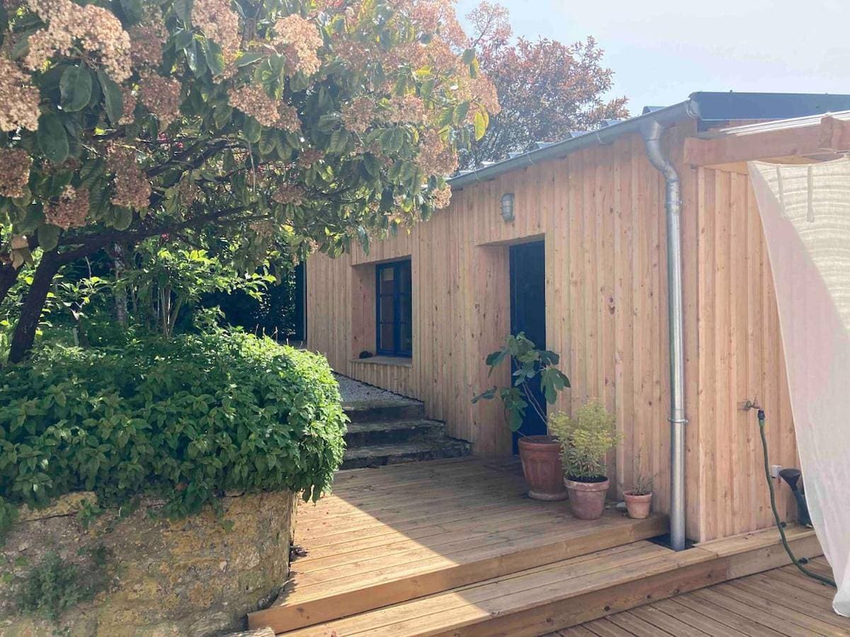 La cabane, Chambre indépendante dans jardin - Esprit cabane authentique et confortable - la campagne à 5 mn du centre de Caen 1