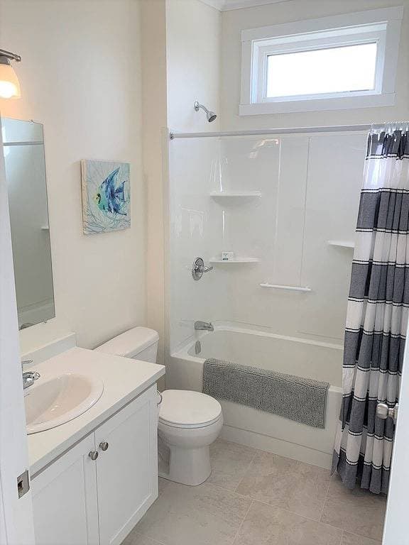 Foto 8 von 45: 3 Bdrm, Executive-Class-Haus in Colindale Beach Villas