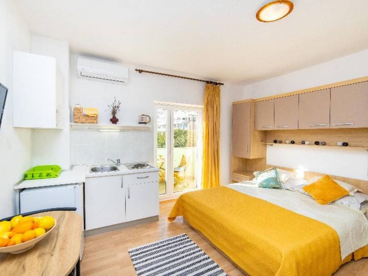 Foto 2 von 6: Studio apartment with sea view 2