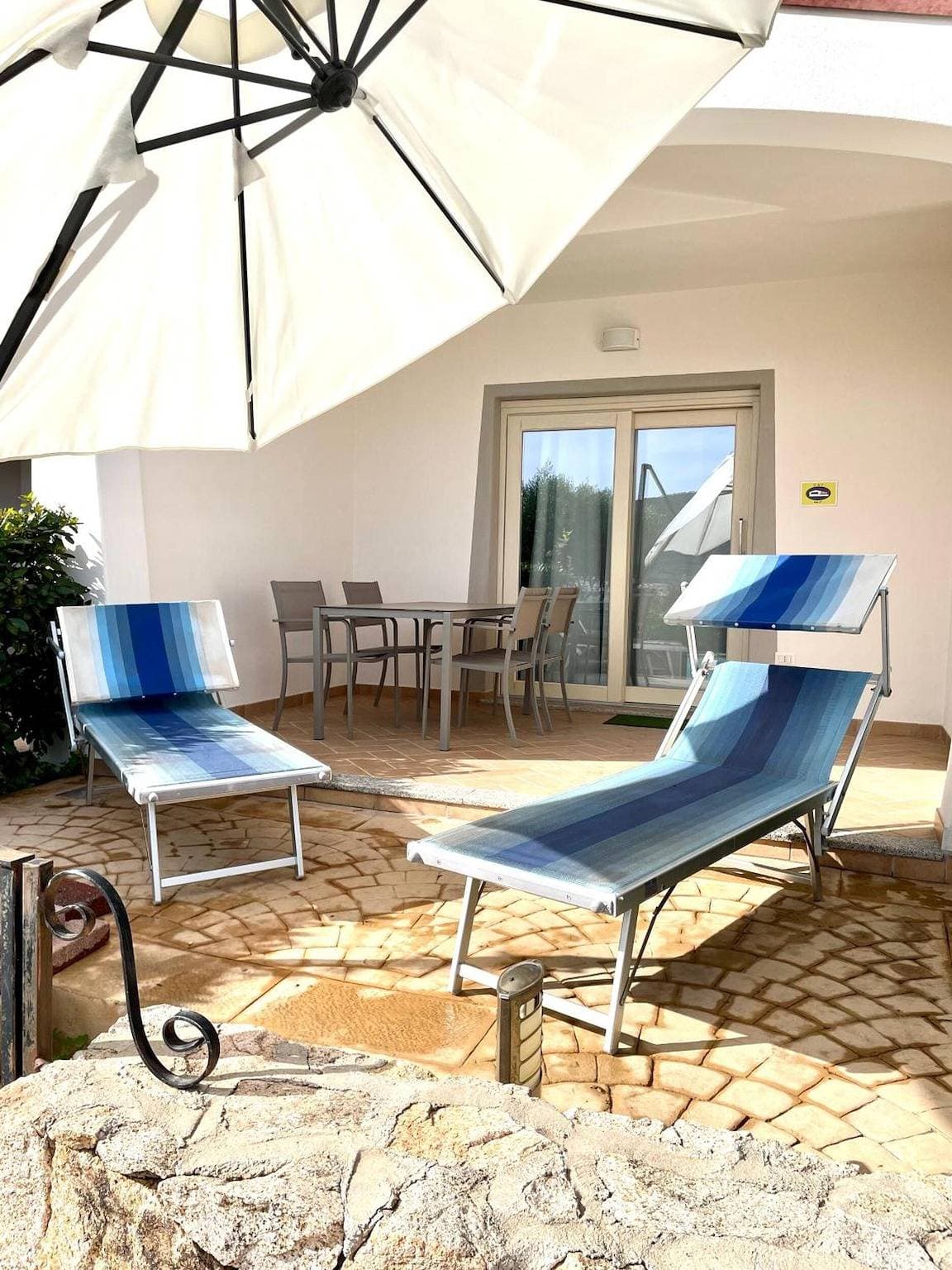 Foto 5 von 25: Apartment 'Mediterranean Sea Shell Pool House' – Modernes Apartment am Pool in Budoni