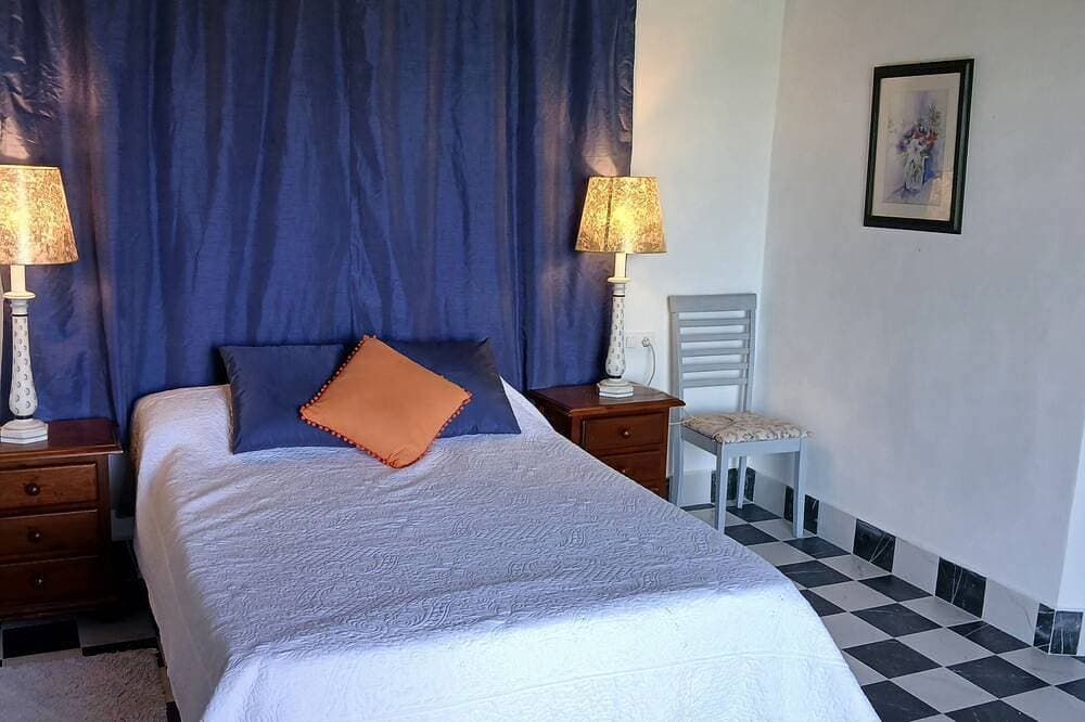 Foto 4 von 30: Tranquil rural Villa sleeps 5, Exclusive Private Pool, great views, close to sea