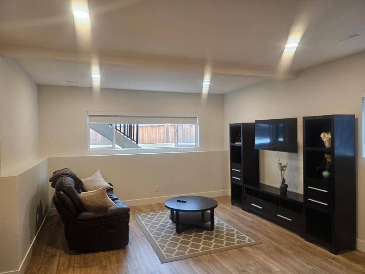 Modern Private Suite Fast WiFi Parking Quiet Stay 1