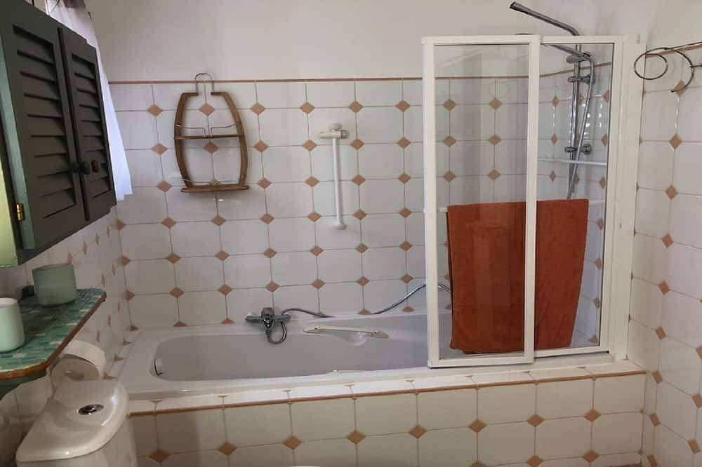 Foto 7 von 30: Im Herzen von 4600m2 von Eichen, ruhig: Schwimmbad, Tennis, Pétanque, privat