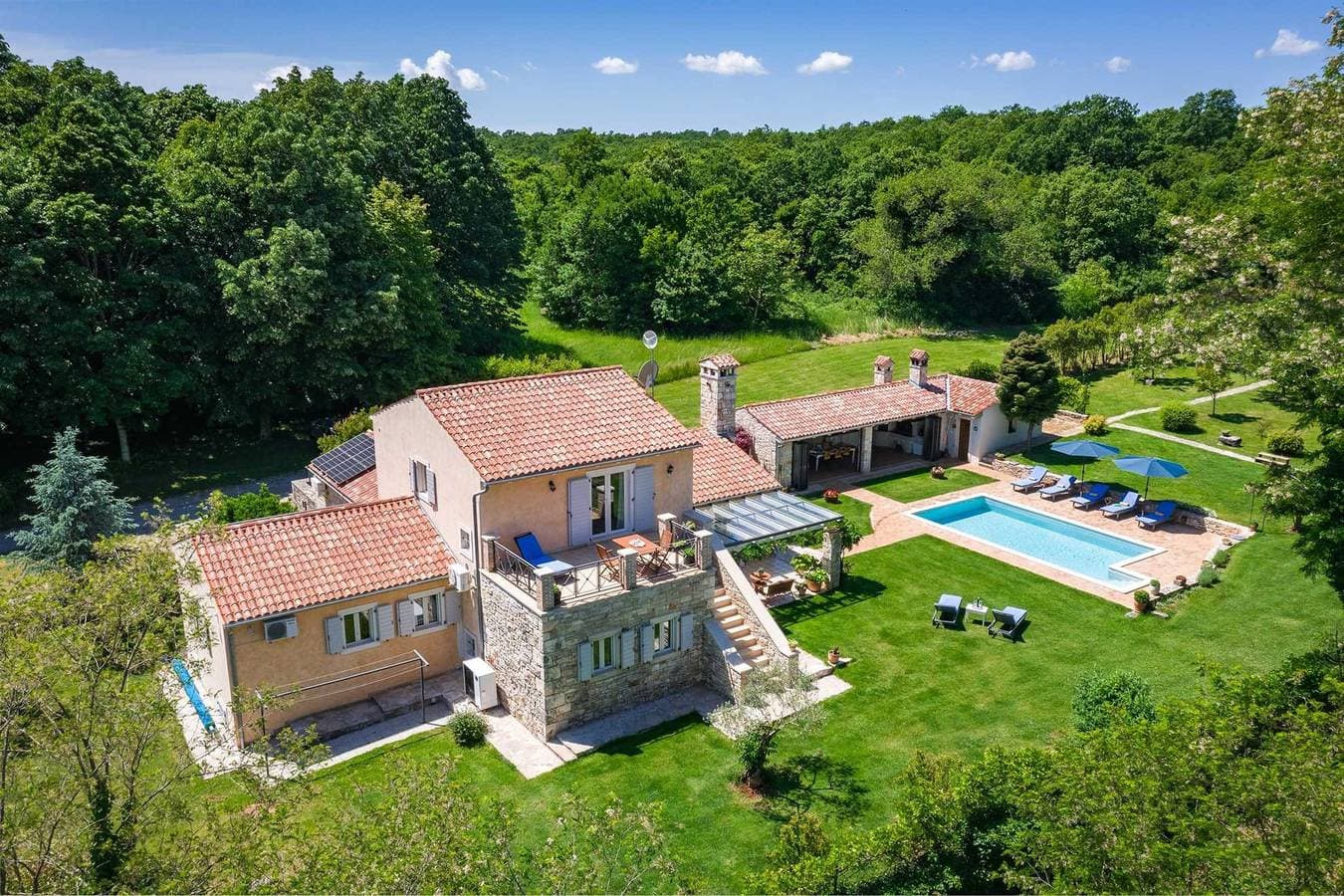Foto 2 von 51: Villa Lipa mit beheiztem Pool, Sauna und Weinkeller