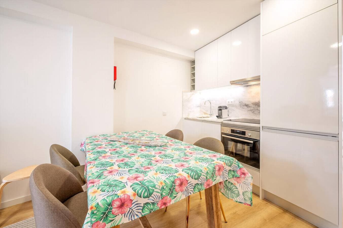 Foto 11 von 32: Ferienwohnung für 6 Personen mit Balkon