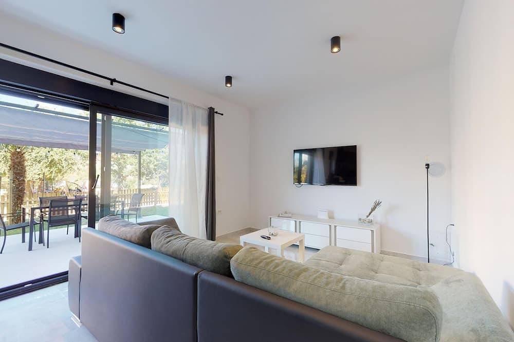 2 Bed House - Sleeps 4 - Garden - Parking 1
