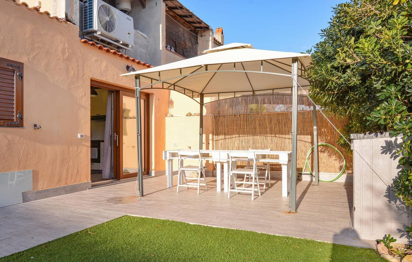 Foto 6 von 17: Gemütliche Wohnung mit Garten, Parkplatz und AC in der Nähe von Marina di Capitana Beach