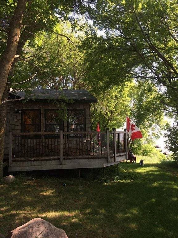 Foto 4 von 21: Grand Beach Lakefront Cabin