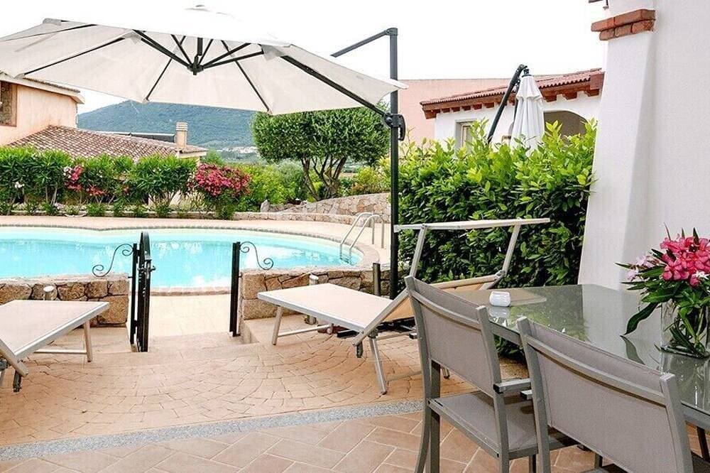 Foto 8 von 25: Apartment 'Mediterranean Sea Shell Pool House' – Modernes Apartment am Pool in Budoni
