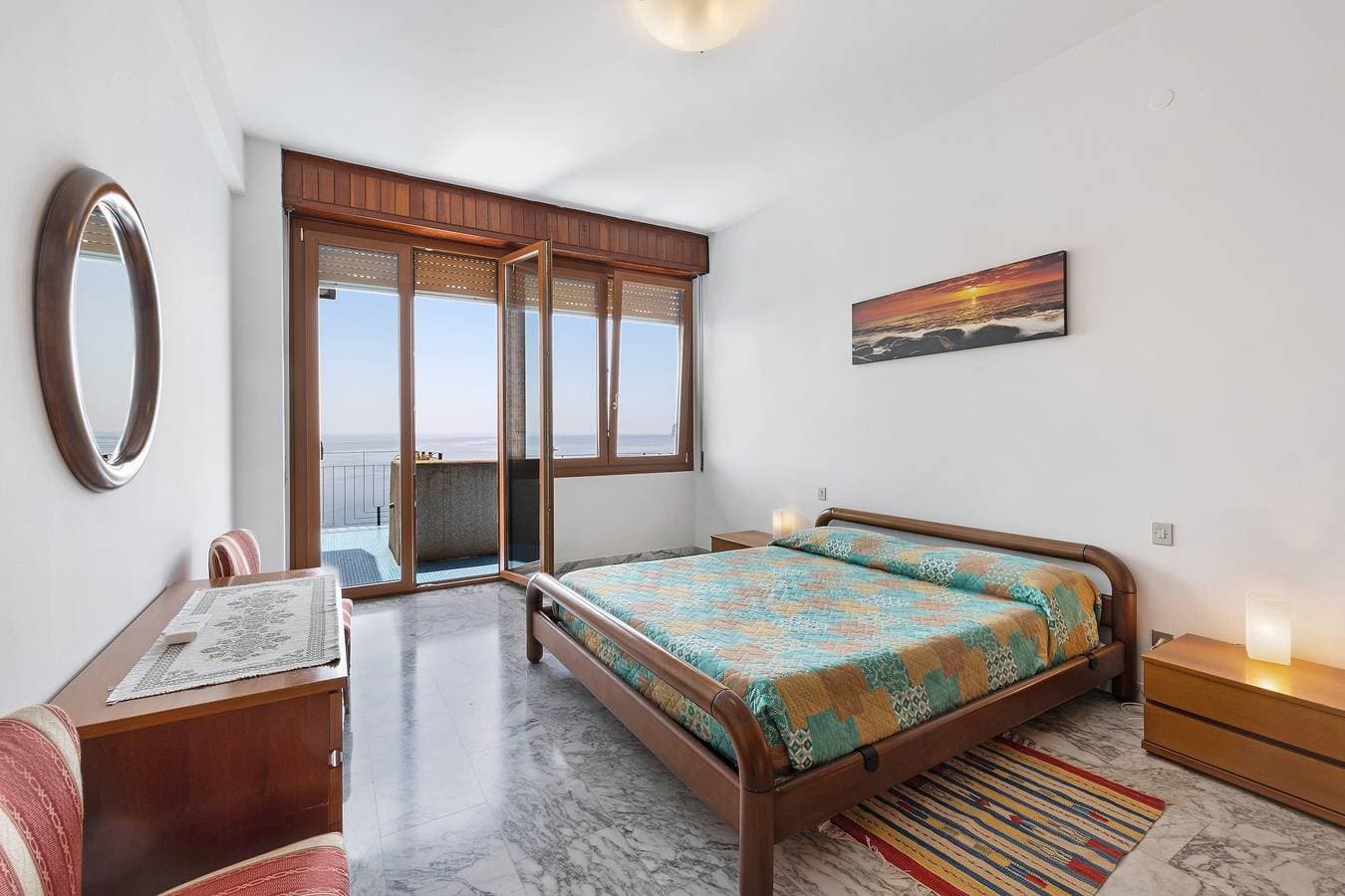 Foto 12 von 22: Haustierfreundliche Ferienwohnung Stupenda Vista Mare in Strandnähe mit Balkon und WLAN