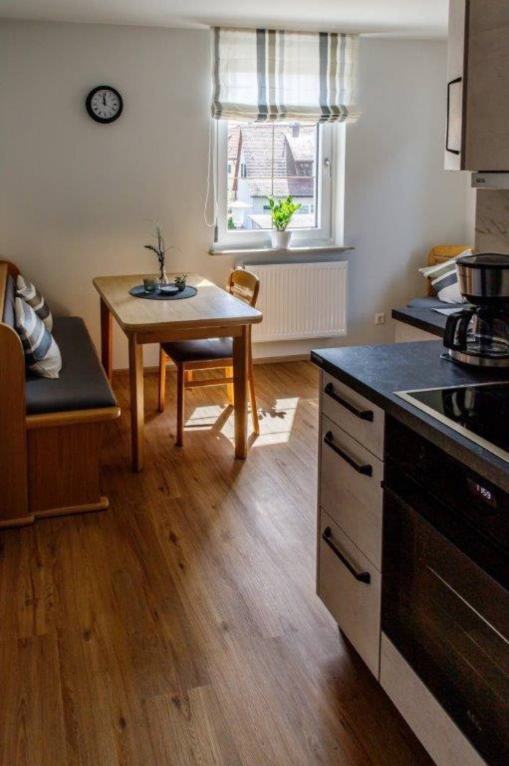 Foto 3 von 12: Ferienwohnung 'Fewo 1 - Elstar' mit Gemeinschaftsgarten, Balkon und WLAN