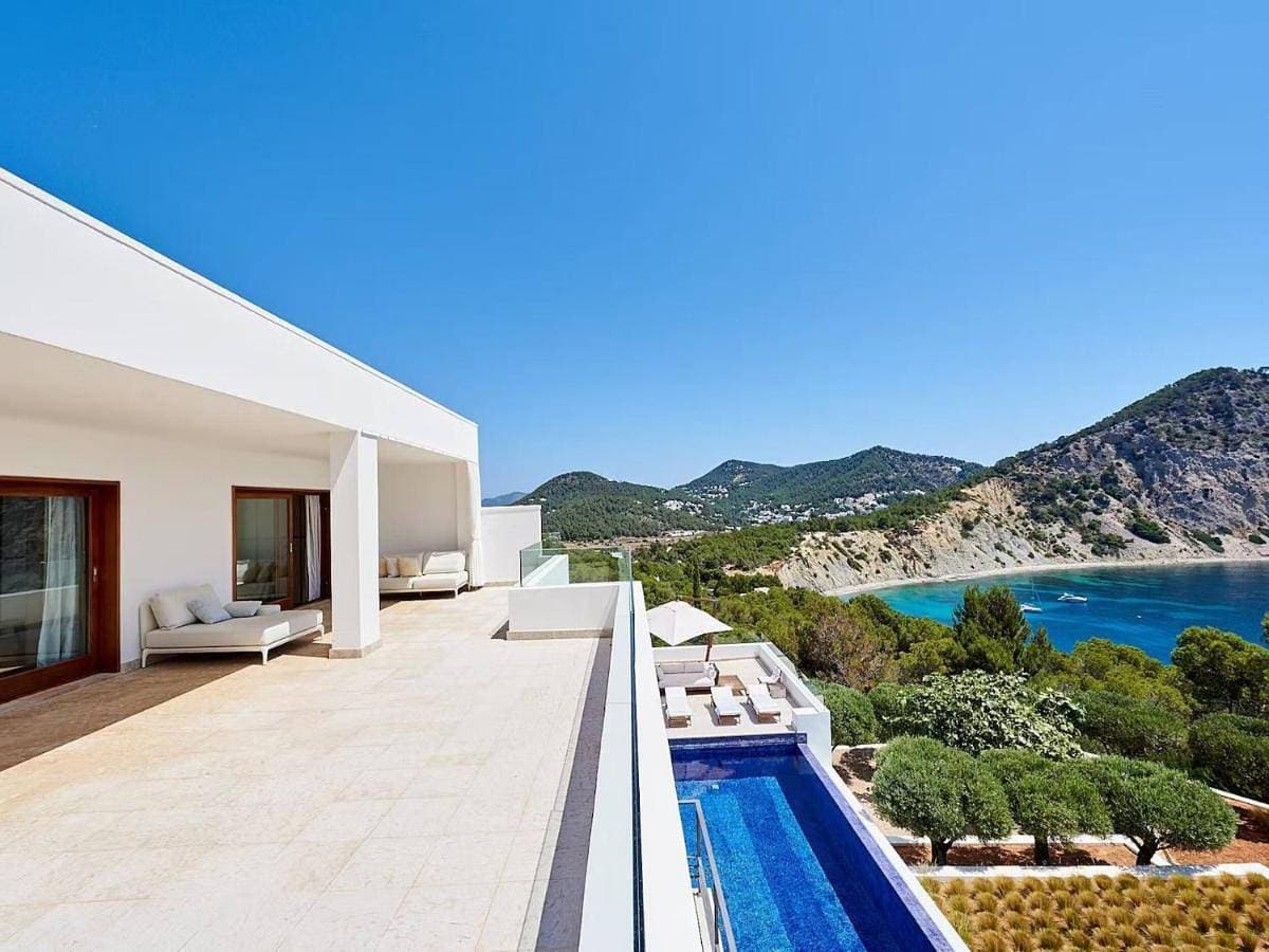 Foto 4 von 42: Five-Bedroom Villa