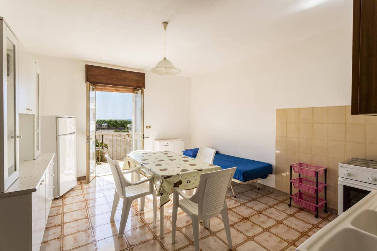 Appartamento fronte spiaggia e vista mare climatizzato 1