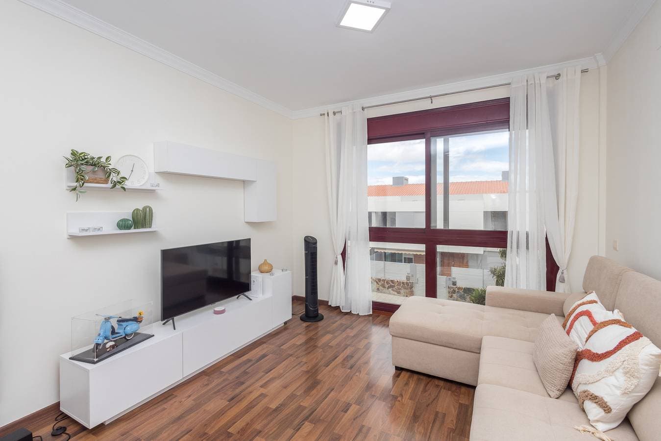 Luxury Workfriendly Home - Far Ocean Views 1