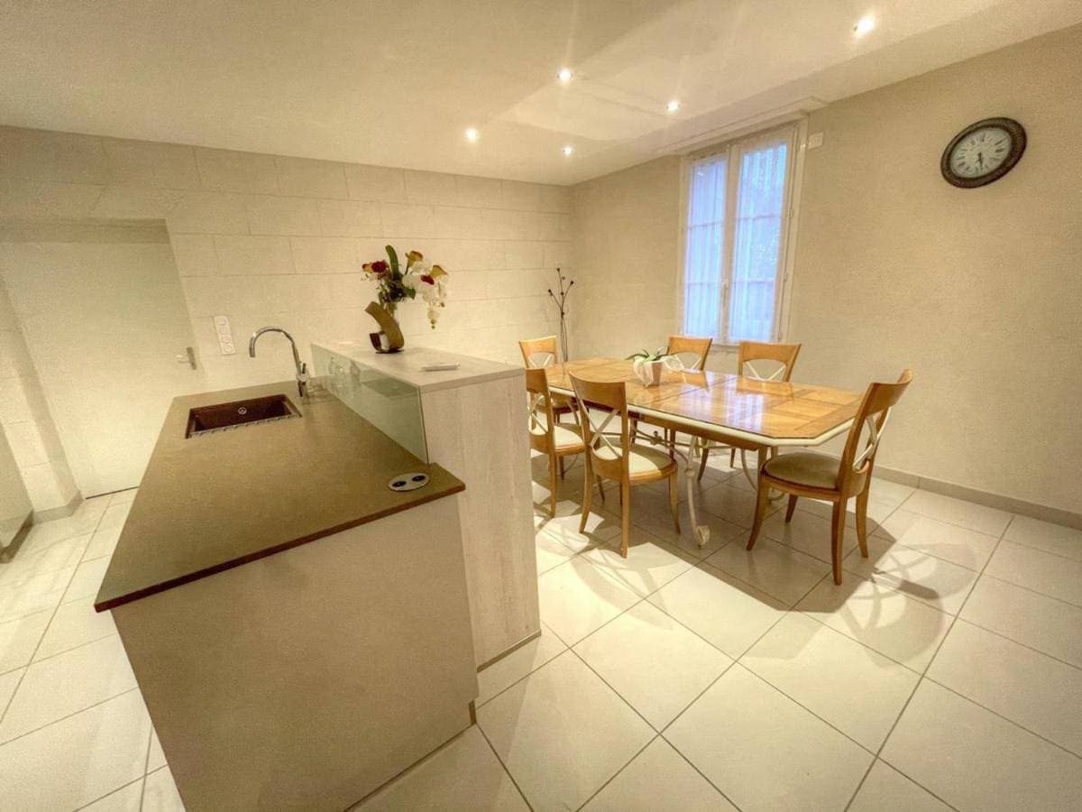 Foto 5 von 32: Three-Bedroom House