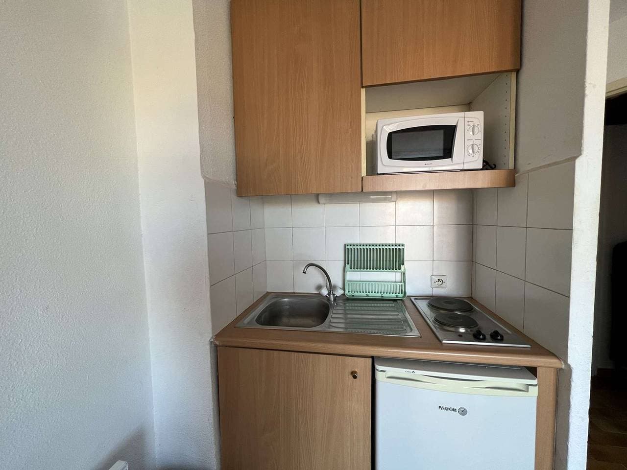 Foto 8 von 13: Studio im Zentrum mit Swimmingpool, Balkon und Strandnähe