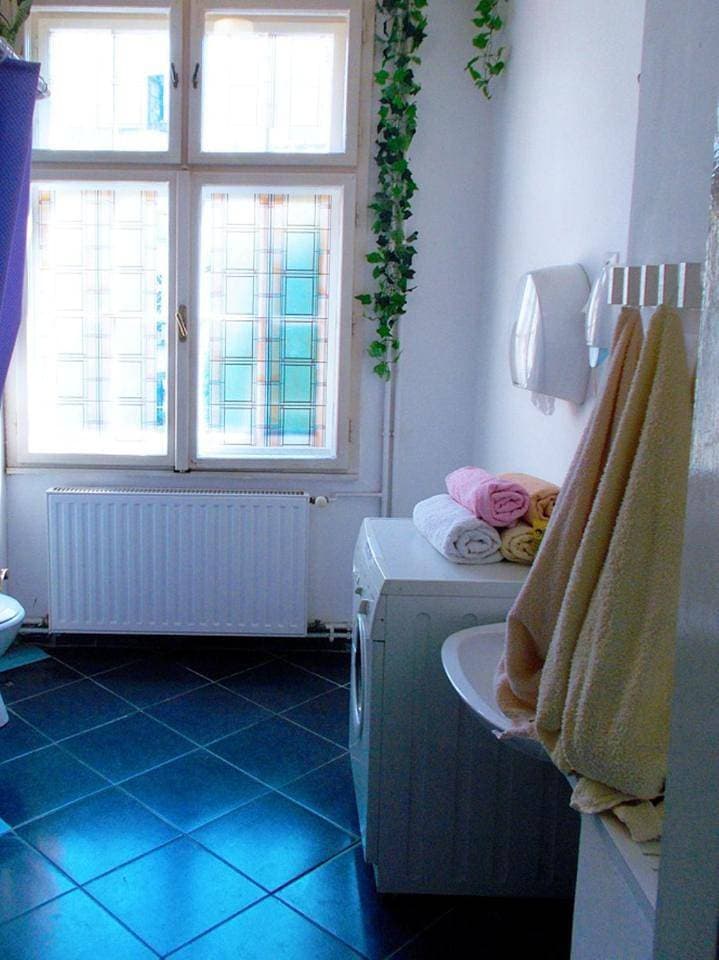 Foto 12 von 18: Twin Room with Shared Bathroom