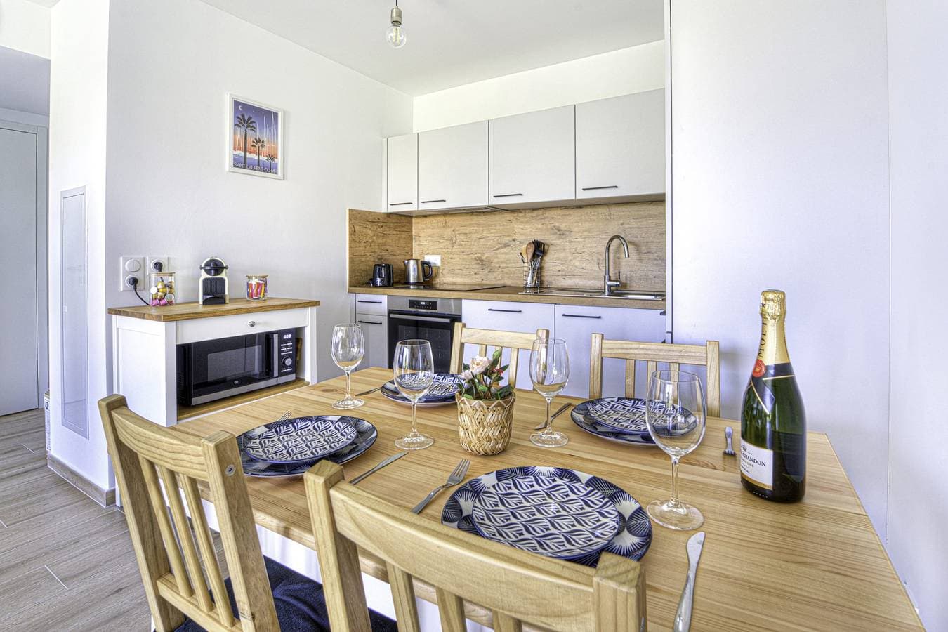 Foto 9 von 16: Appartement Fleuri, vue mer - Welkeys