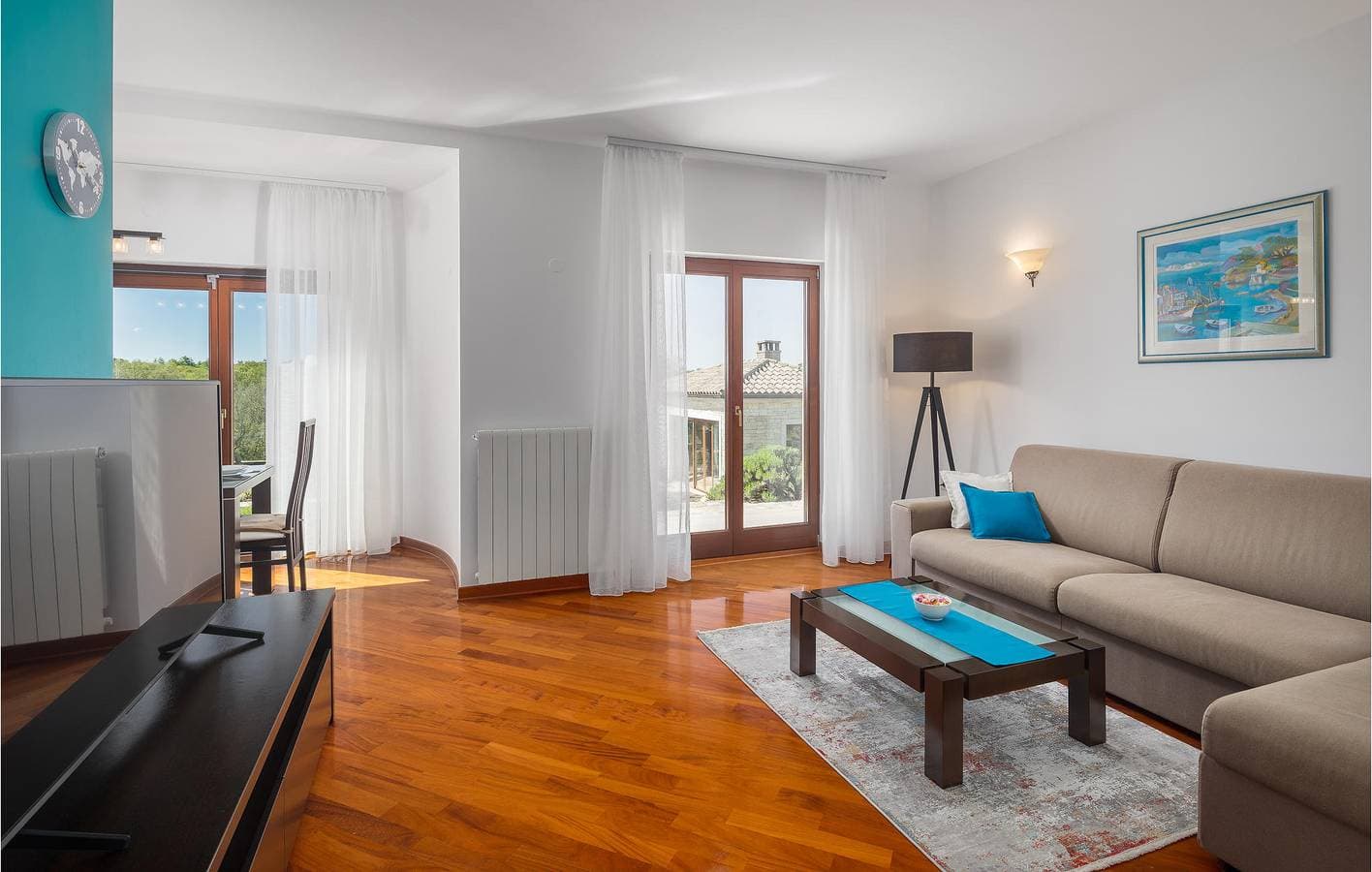 Foto 10 von 53: Gemütliche 1-Zimmer-Wohnung mit Pool, WLAN und Parkplatz in der Nähe von Montrin