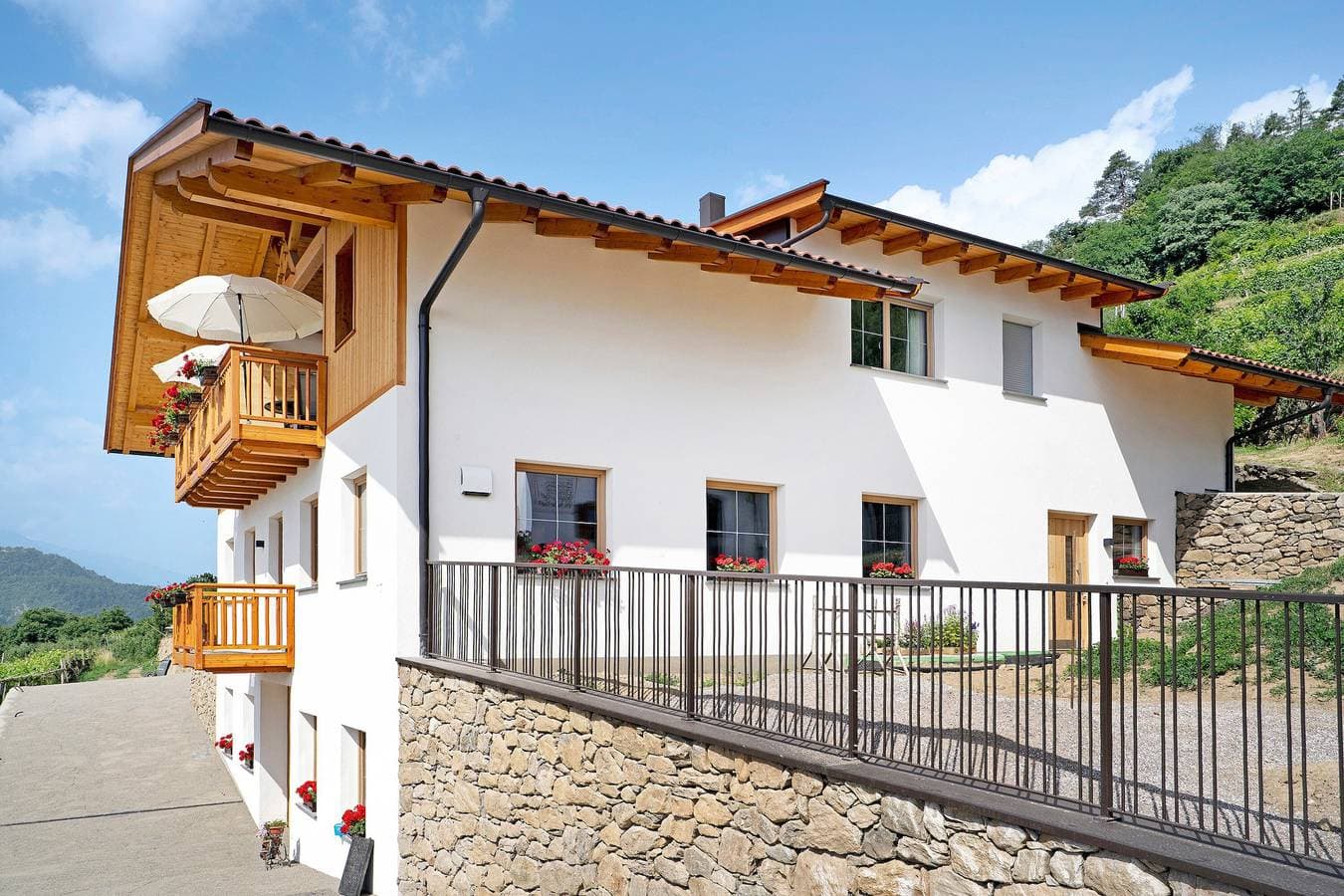 Foto 13 von 17: Ferienwohnung "Weinberg" mit Bergblick, WLAN, Terrasse, Balkon & Garten