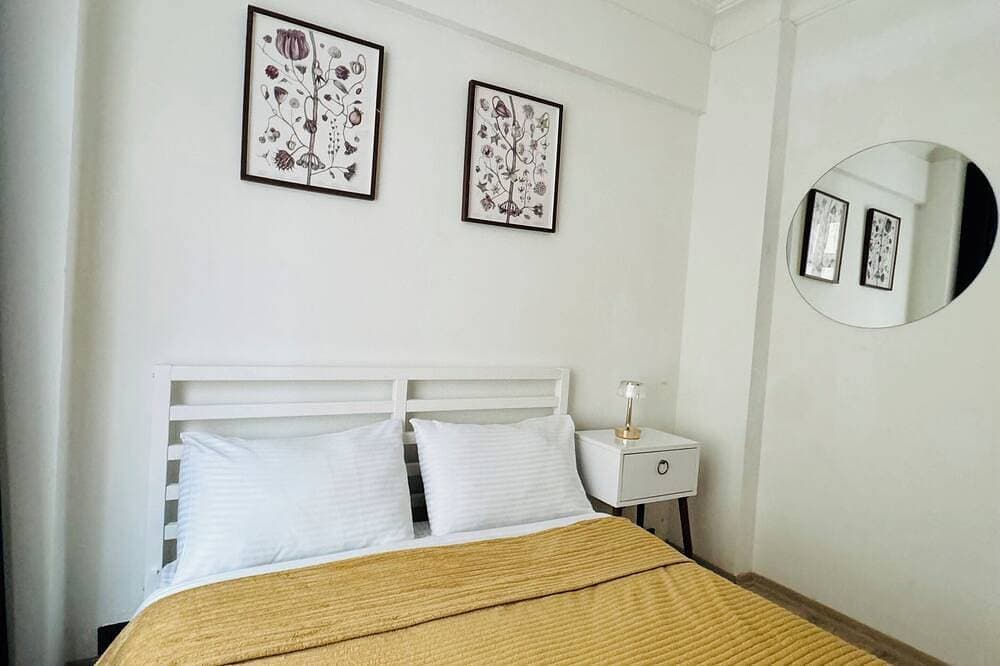 Foto 2 von 19: Bosphorus View Duplex in Central Istanbul  2Br  Sleeps 6