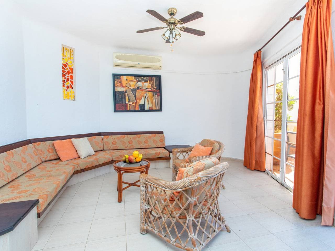 Foto 7 von 36: Ferienhaus in Bahía Feliz mit Pool und Terrasse
