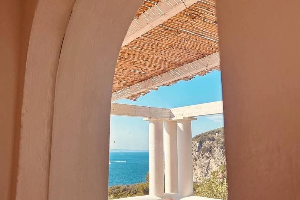 Foto 10 von 30: Schöne Panorama-Villa in einem privaten Park mit Abstieg zum Meer