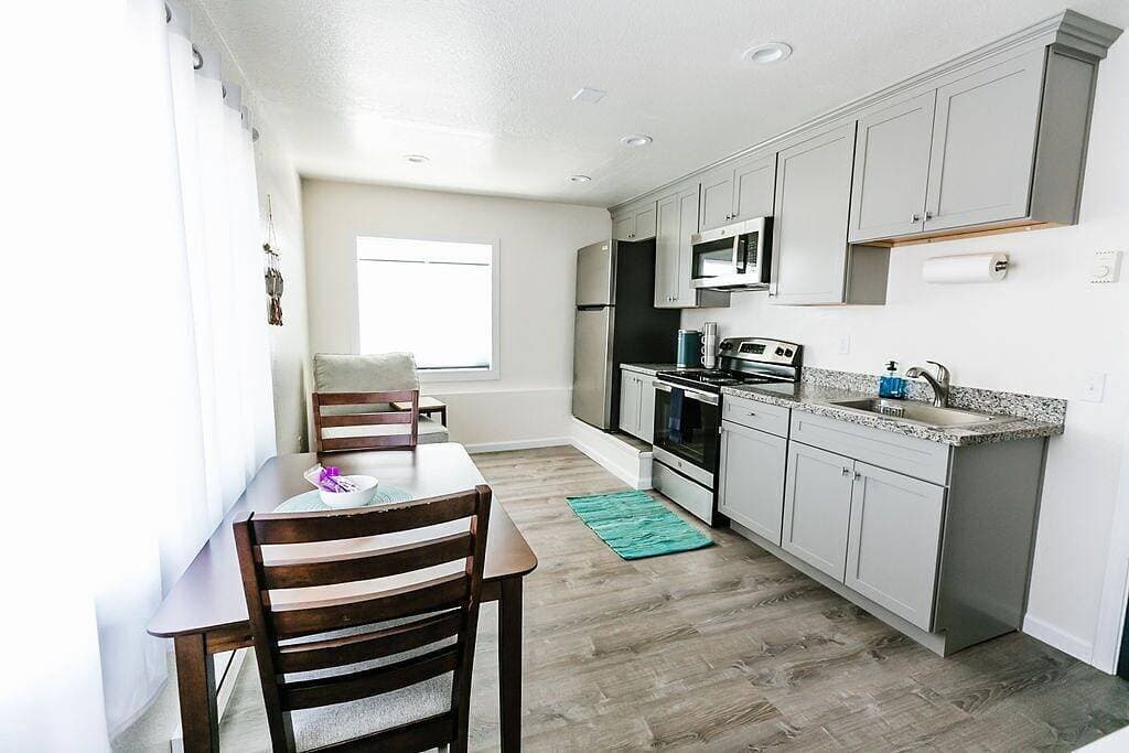 Foto 7 von 18: One Block from Ocean Close to everything! Modern and Clean!!
