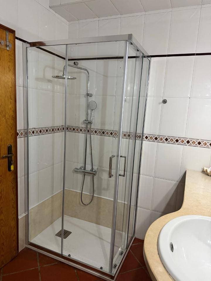 Foto 9 von 13: Double Room with Shared Bathroom