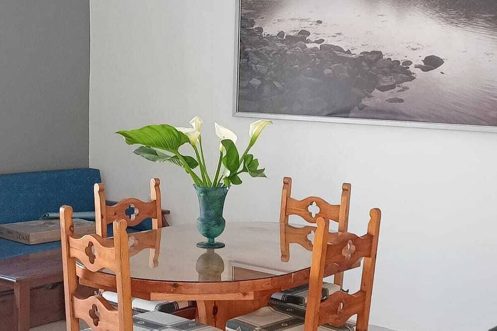 Your Koroni Escape Starts Here: Central Apartment near Zaga Beach and Tavernas 1