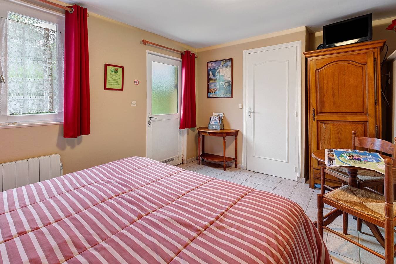 Foto 4 von 26: Gästezimmer 'Chambre Lecarpentier - Coquelicot' mit gemeinsamer Terrasse, gemeinsamem Garten, WLAN